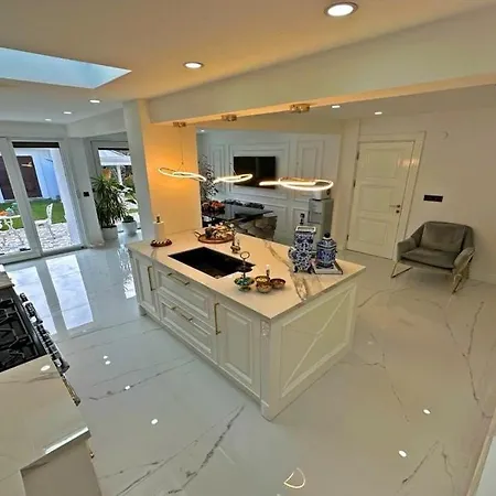 6-room With Private Pool And Garden *