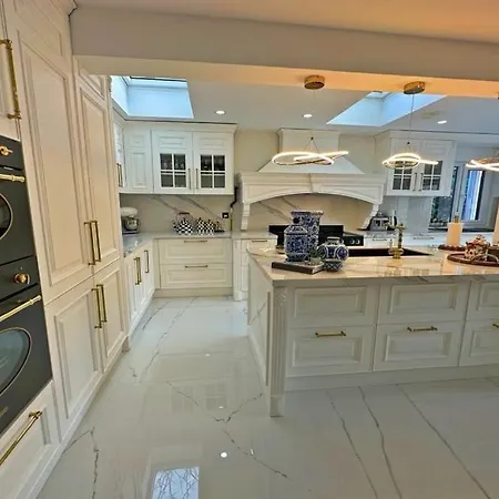 6-room With Private Pool And Garden *
