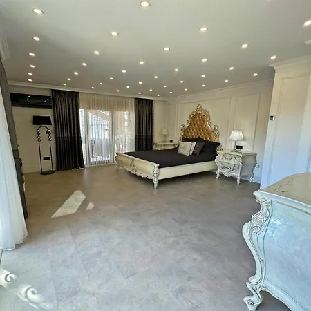 Villa 6-room With Private Pool And Garden