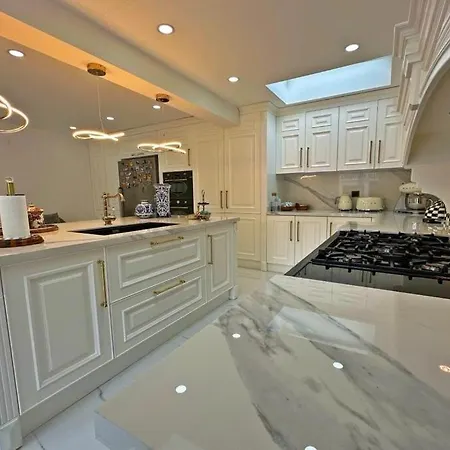 Villa 6-room With Private Pool And Garden *