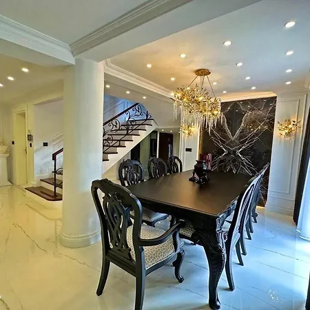 Villa 6-room With Private Pool And Garden