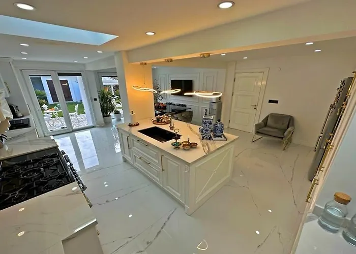 Cloud Nine By Alara - Luxury Private Pool And Garden *